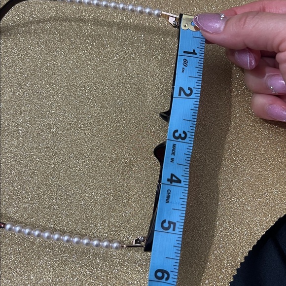 Elegant Cateye Sunglasses with Pearl Accents - Picture 10 of 11